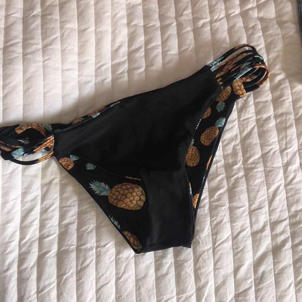 BLACK BATHING SUIT BOTTOMS REVERSIBLE